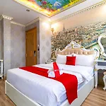 Reddoorz Premium @ Cao Thang Street