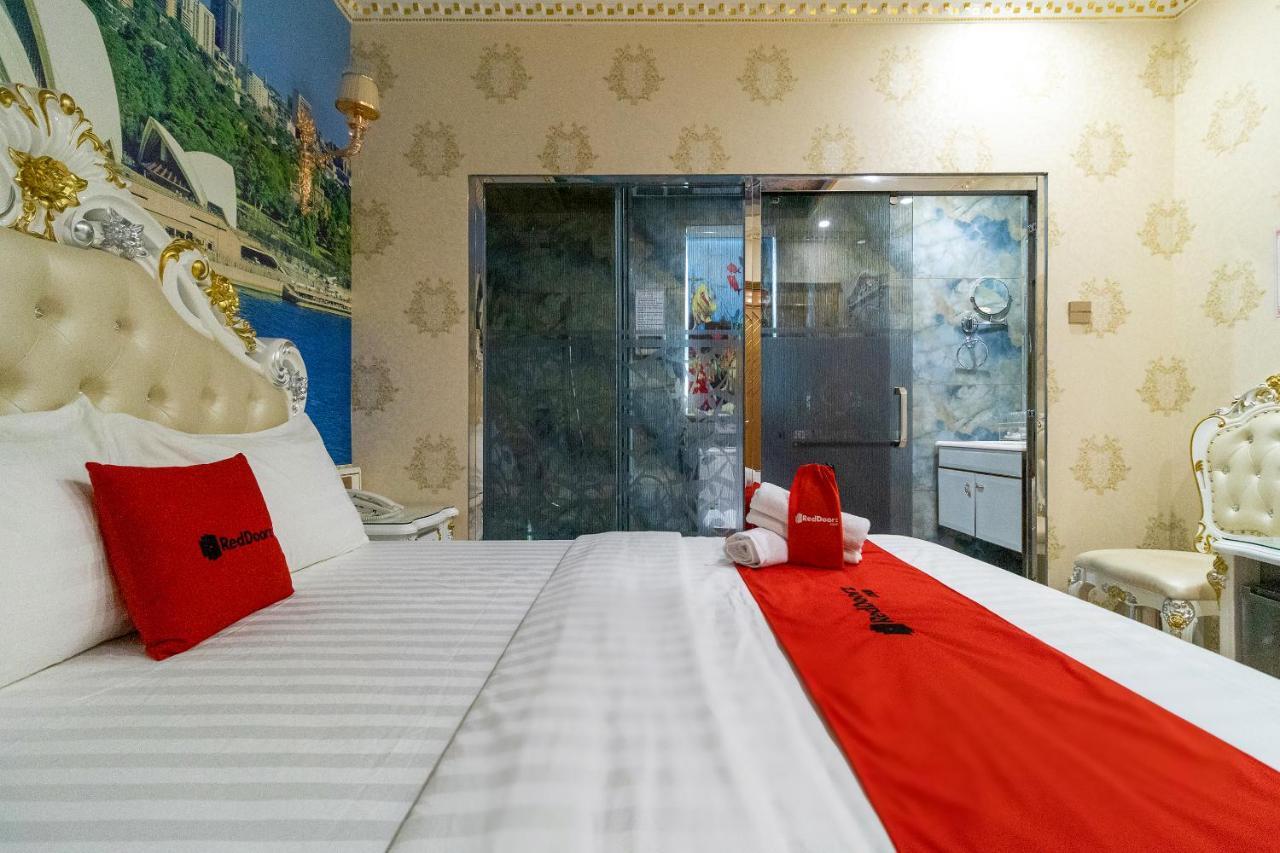 Reddoorz Premium @ Cao Thang Street Khách sạn 3*